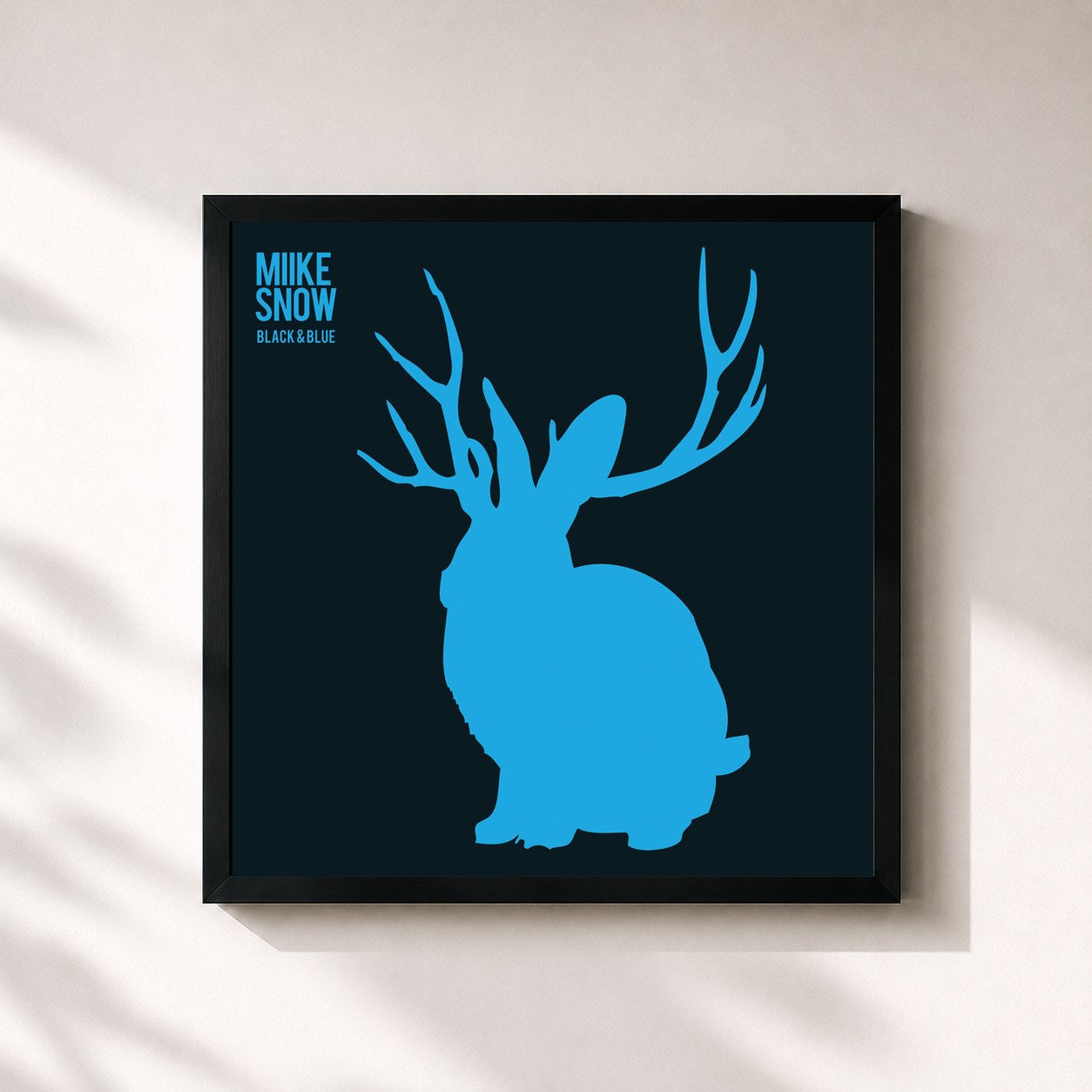 #noir Tableau carré de l'album Black & Blue (Remixes) de Miike Snow, cadre noir 32x32 cm