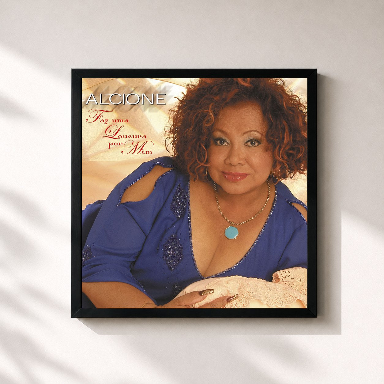 #noir Tableau carré de l'album Faz uma loucura por mim de Alcione, cadre noir 32x32 cm