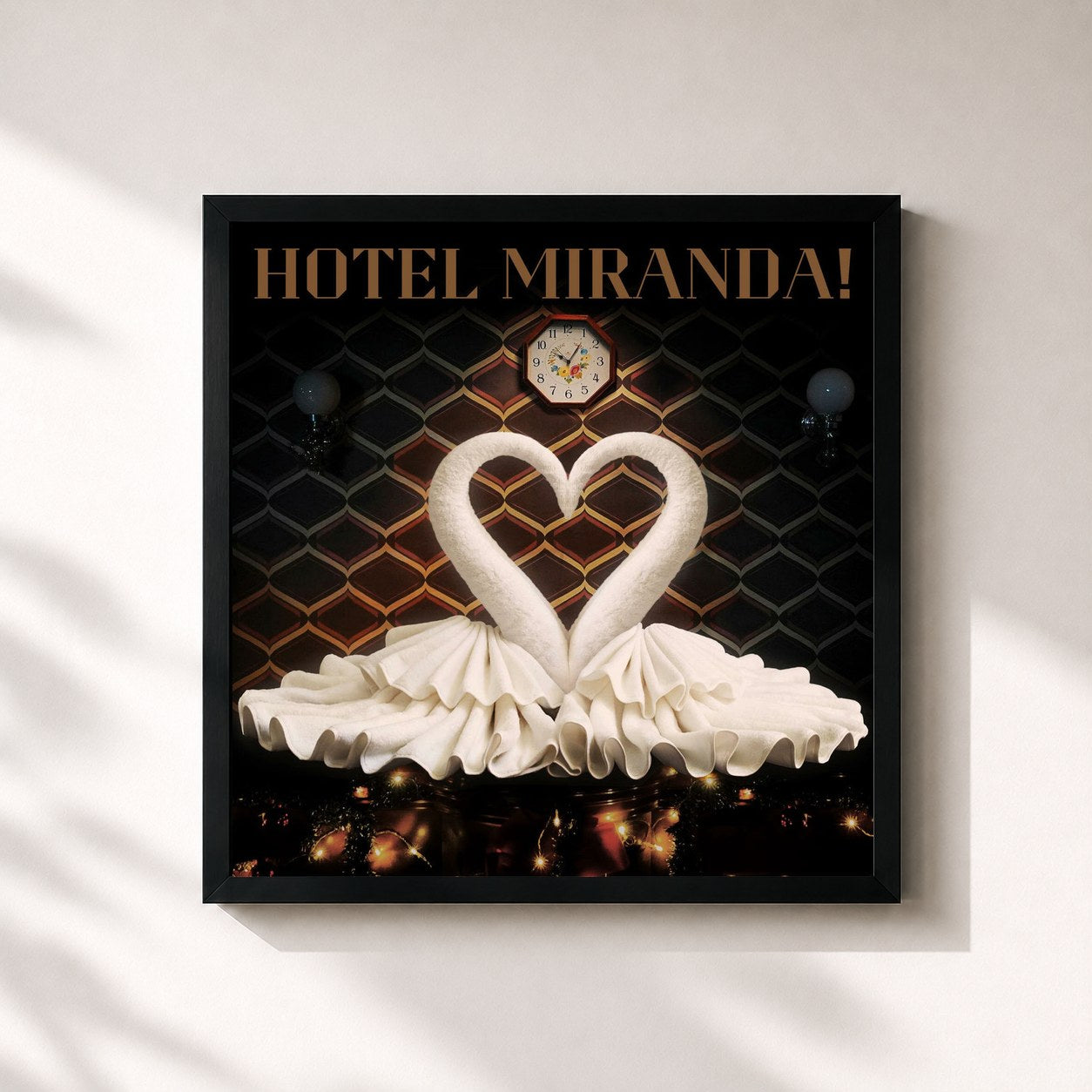 #noir Tableau carré de l'album Hotel Miranda! de Miranda!, cadre noir 32x32 cm