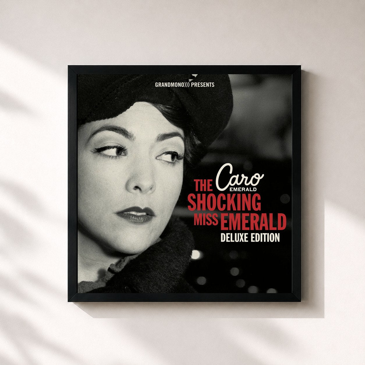 #noir Tableau carré de l'album The Shocking Miss Emerald (Deluxe Edition) de Caro Emerald, cadre noir 32x32 cm
