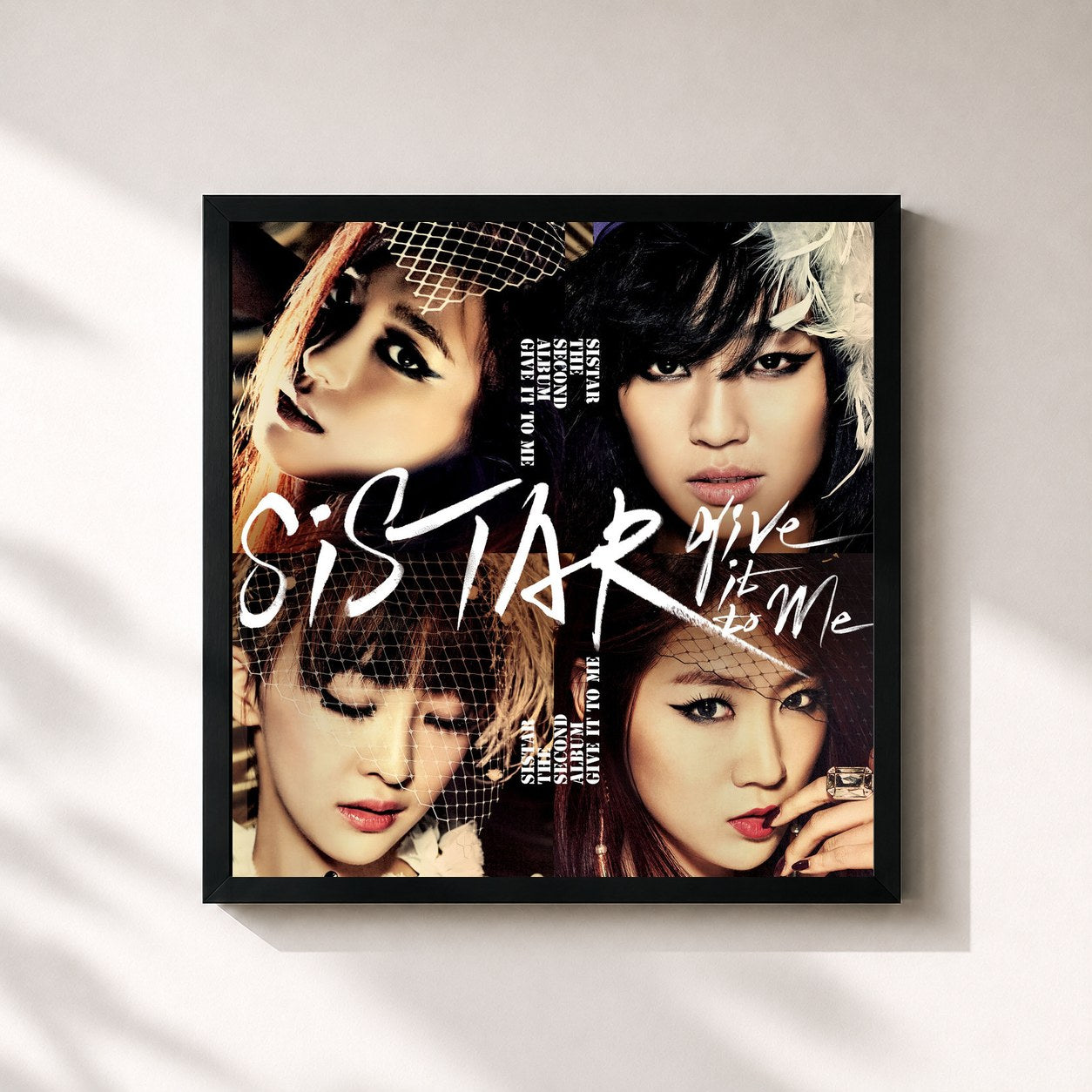#noir Tableau carré de l'album Give It To Me de Sistar, cadre noir 32x32 cm