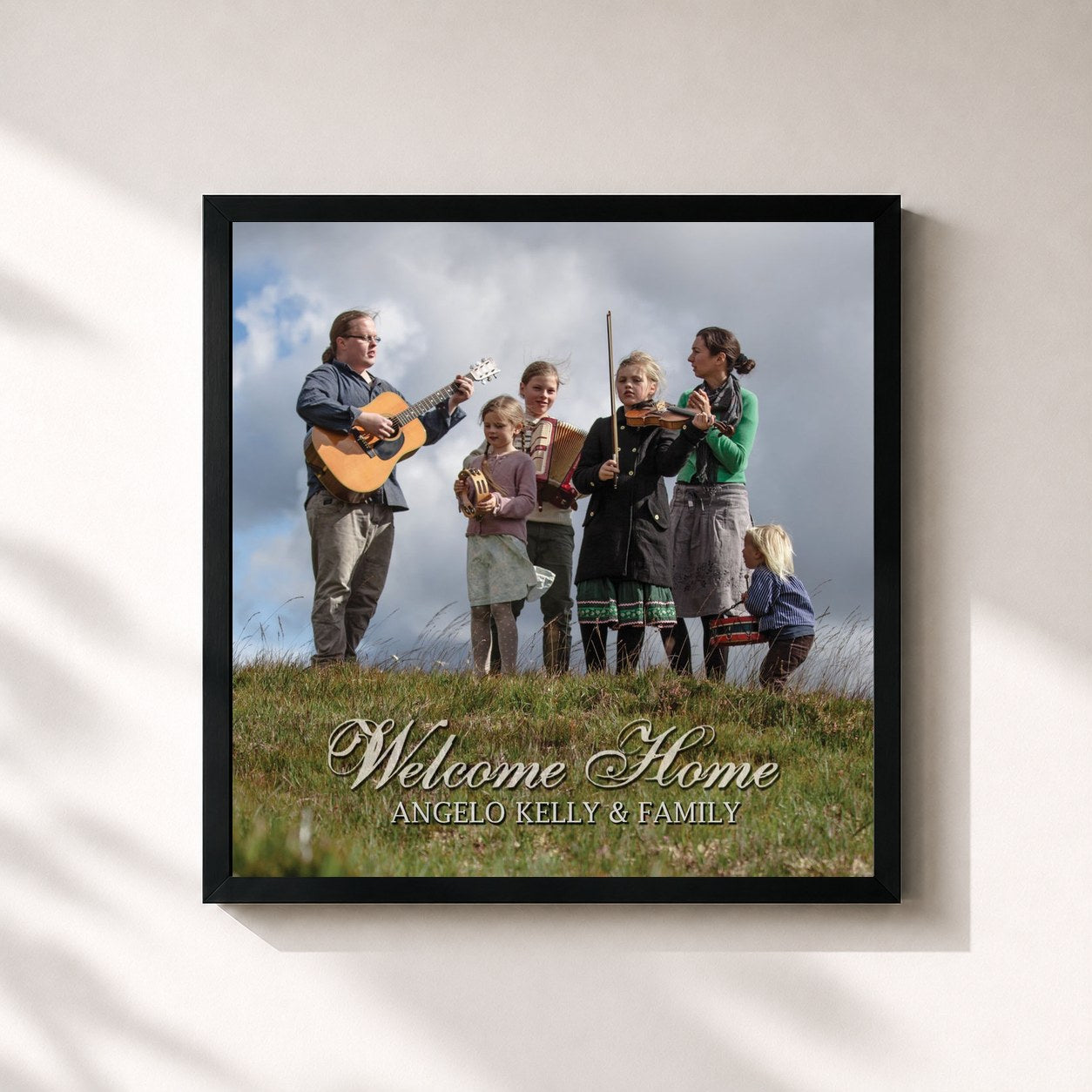 #noir Tableau carré de l'album Welcome Home de Angelo Kelly, cadre noir 32x32 cm