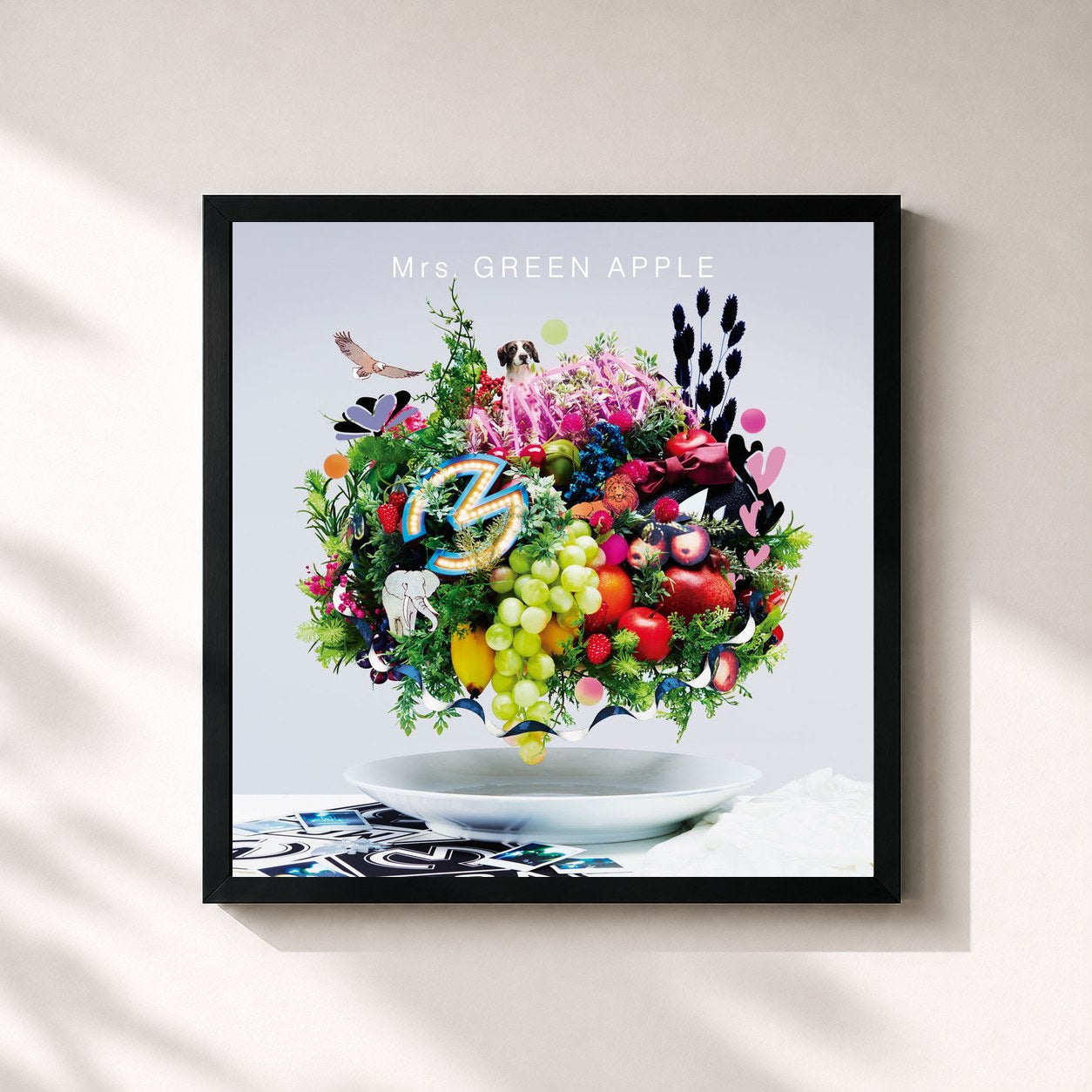 #noir Tableau carré de l'album 5 de Mrs. Green Apple, cadre noir 32x32 cm