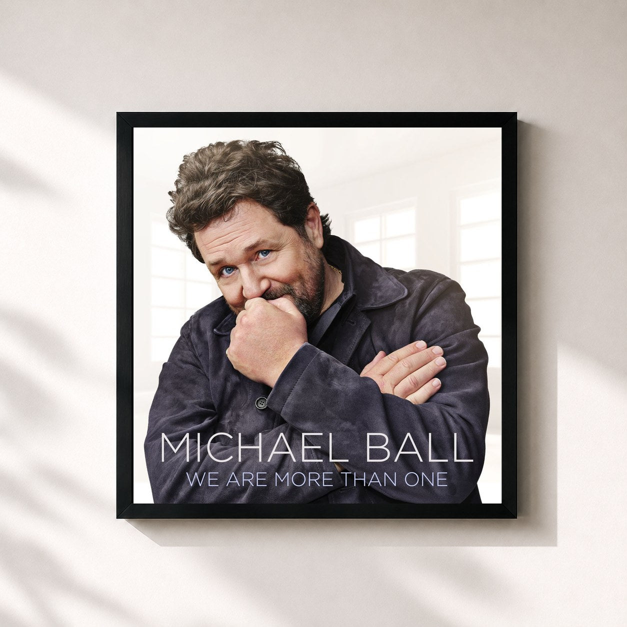 #noir Tableau carré de l'album We Are More Than One de Michael Ball, cadre noir 32x32 cm
