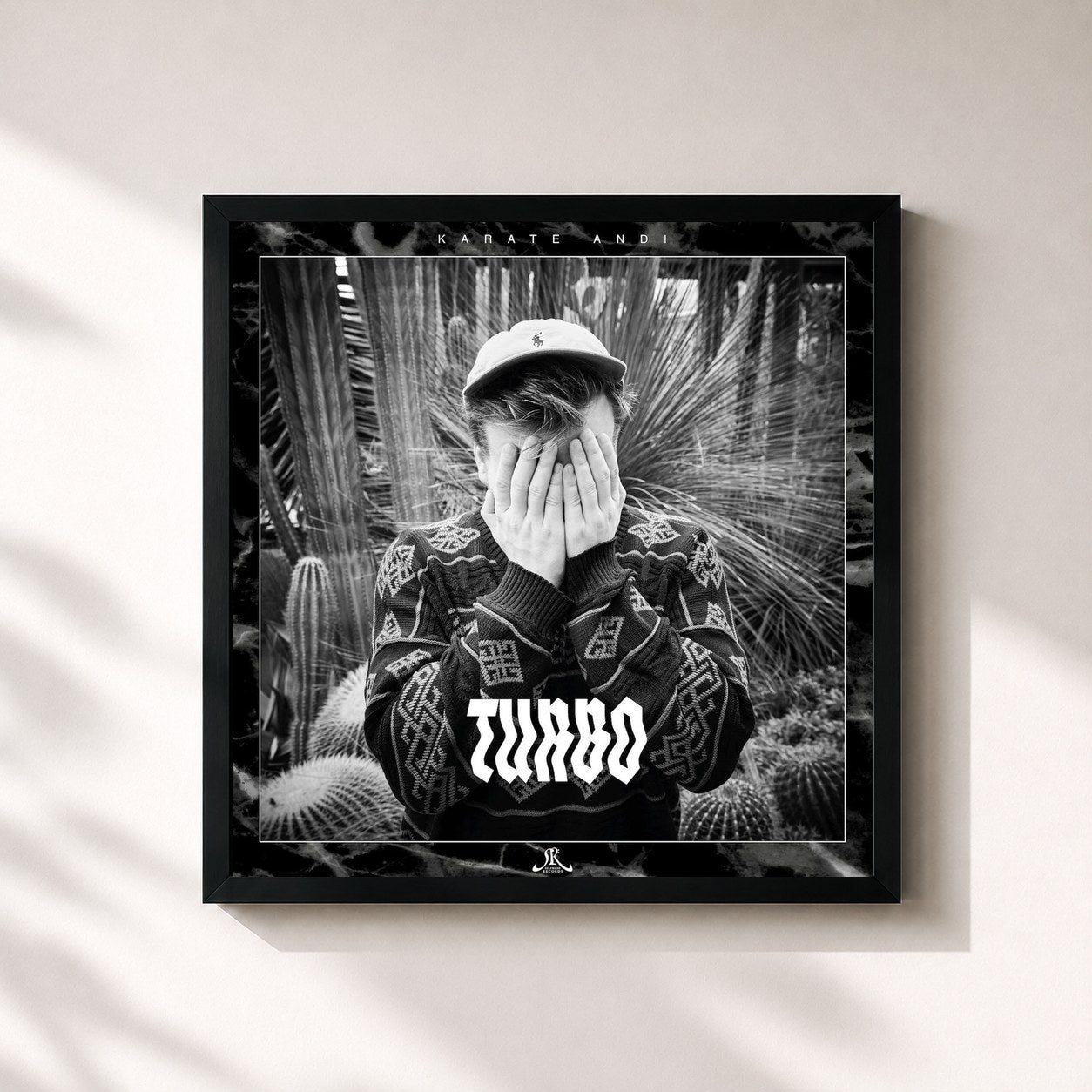 #noir Tableau carré de l'album Turbo de Karate Andi, cadre noir 32x32 cm