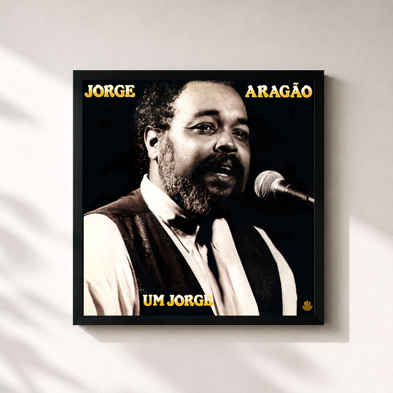 #noir Tableau carré de l'album Um Jorge de Jorge Aragão, cadre noir 32x32 cm