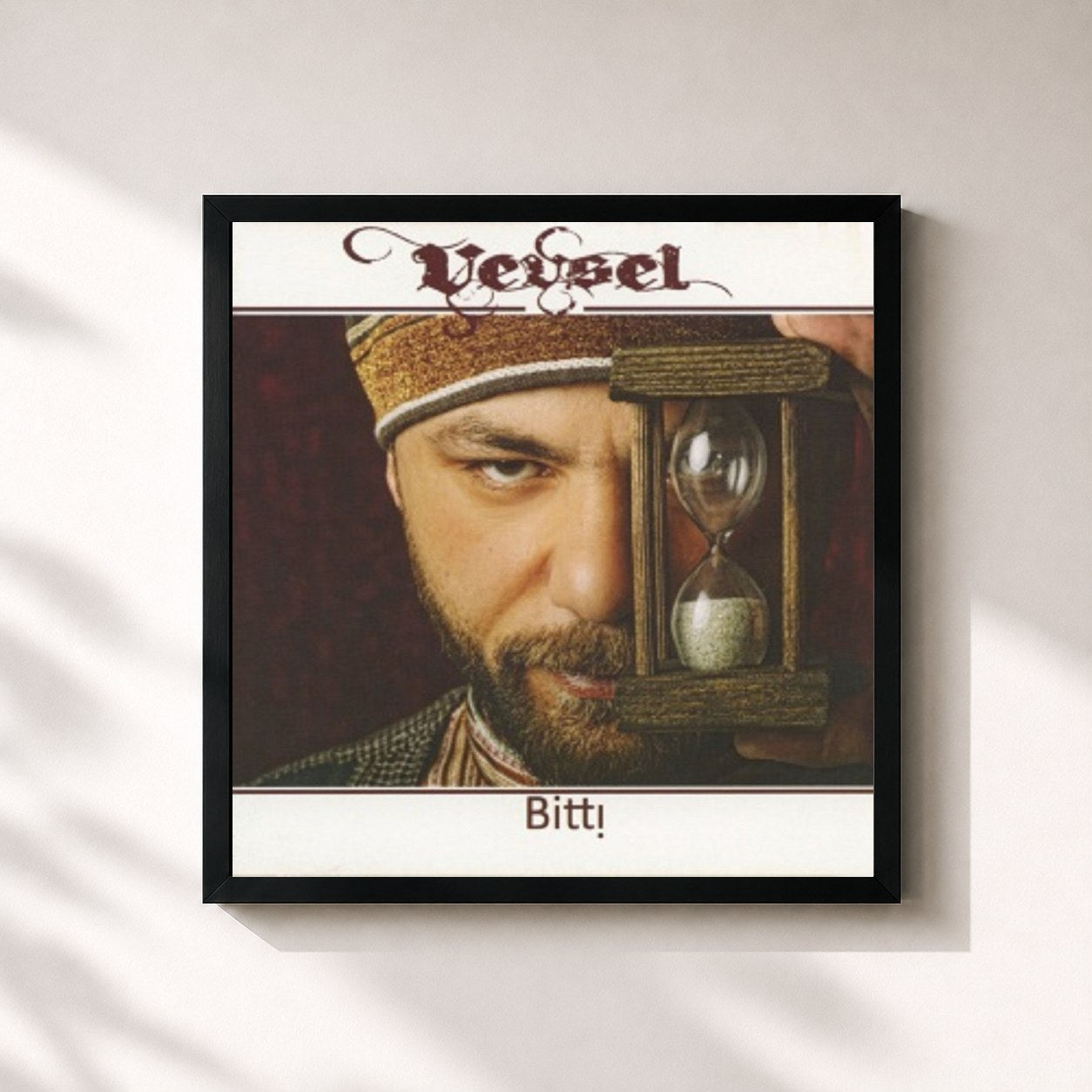 #noir Tableau carré de l'album Bitti de Veysel, cadre noir 32x32 cm