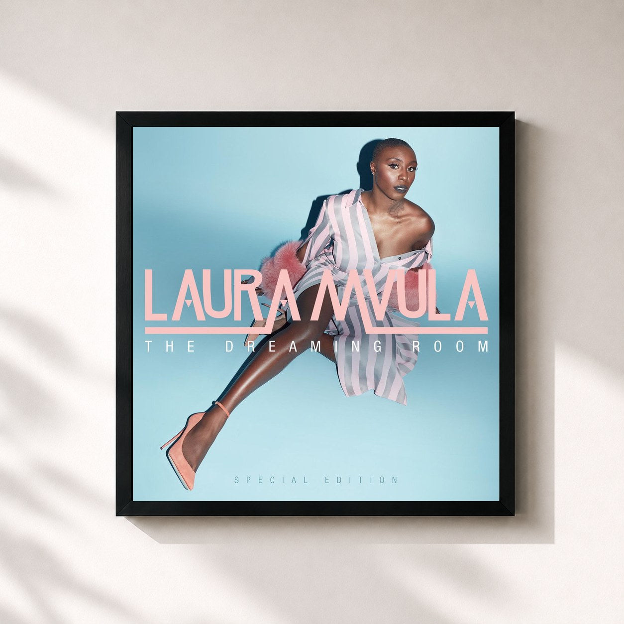 #noir Tableau carré de l'album The Dreaming Room (Special Edition) de Laura Mvula, cadre noir 32x32 cm