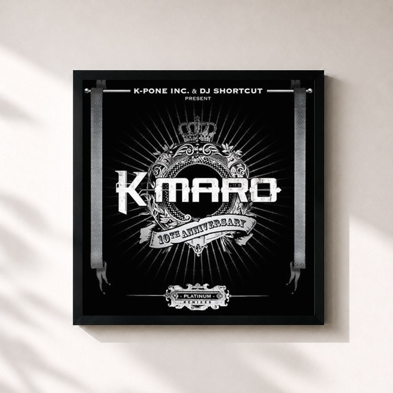 #noir Tableau carré de l'album Platinum Remixes de K-Maro, cadre noir 32x32 cm