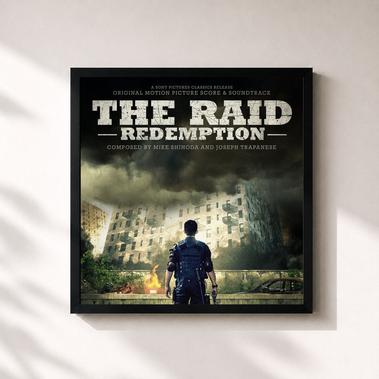 #noir Tableau carré de l'album The Raid: Redemption (Original Motion Picture Score & Soundtrack) de Mike Shinoda, cadre noir 32x32 cm