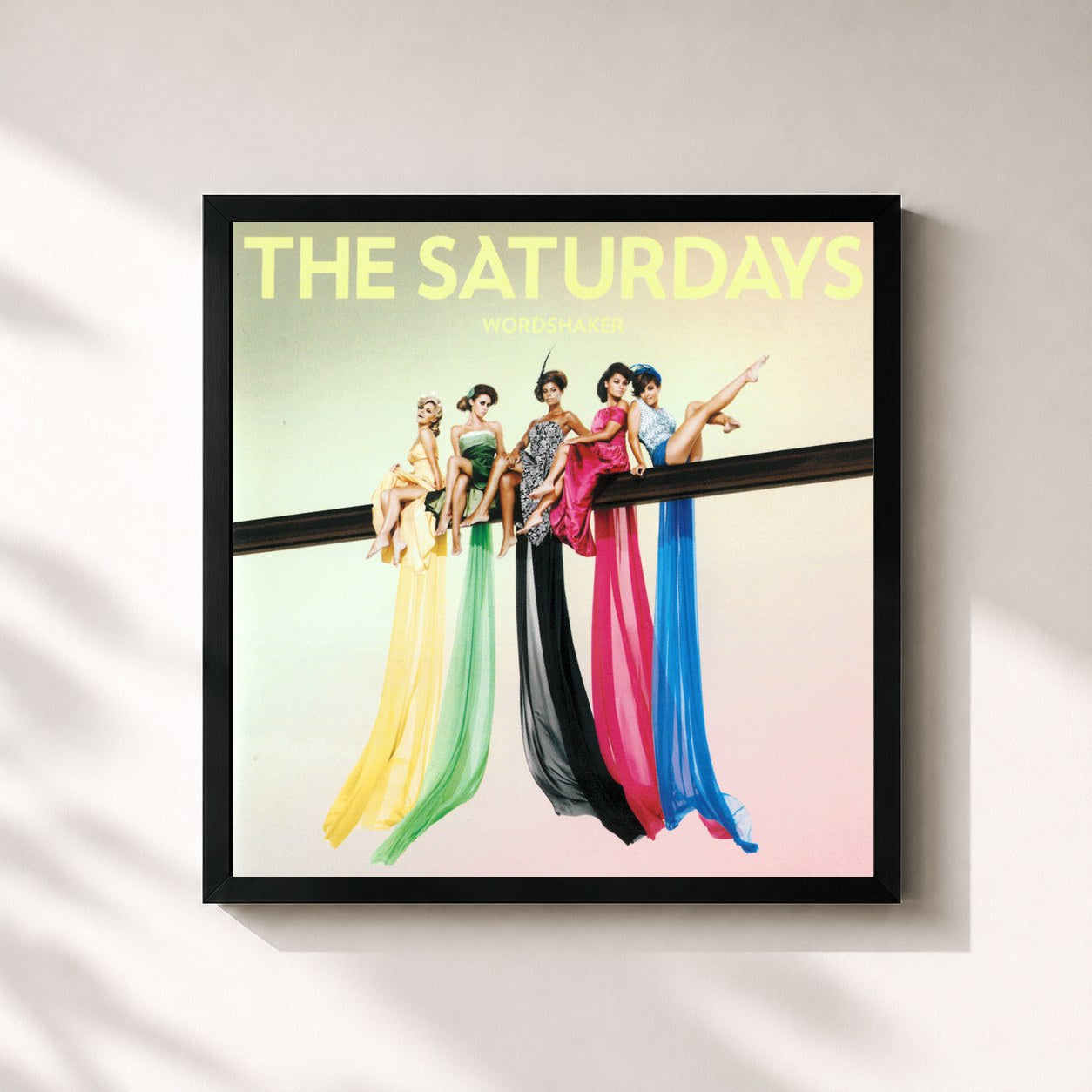 #noir Tableau carré de l'album Wordshaker de The Saturdays, cadre noir 32x32 cm