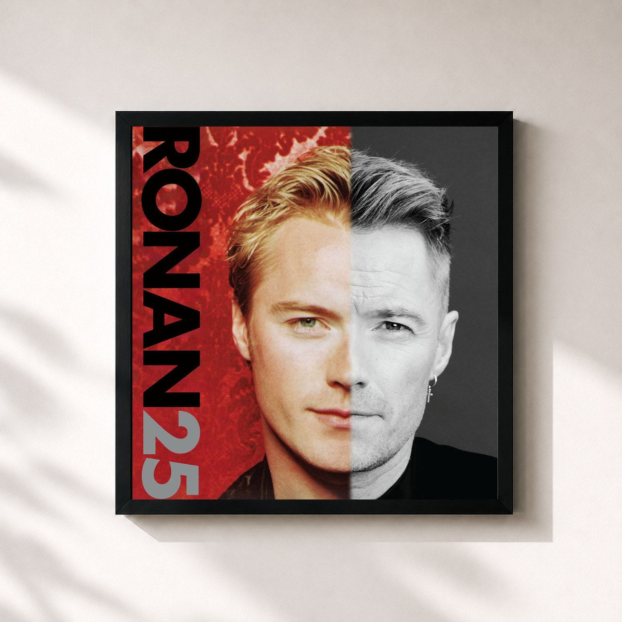 #noir Tableau carré de l'album Ronan (25th Anniversary / Deluxe Edition) de Ronan Keating, cadre noir 32x32 cm