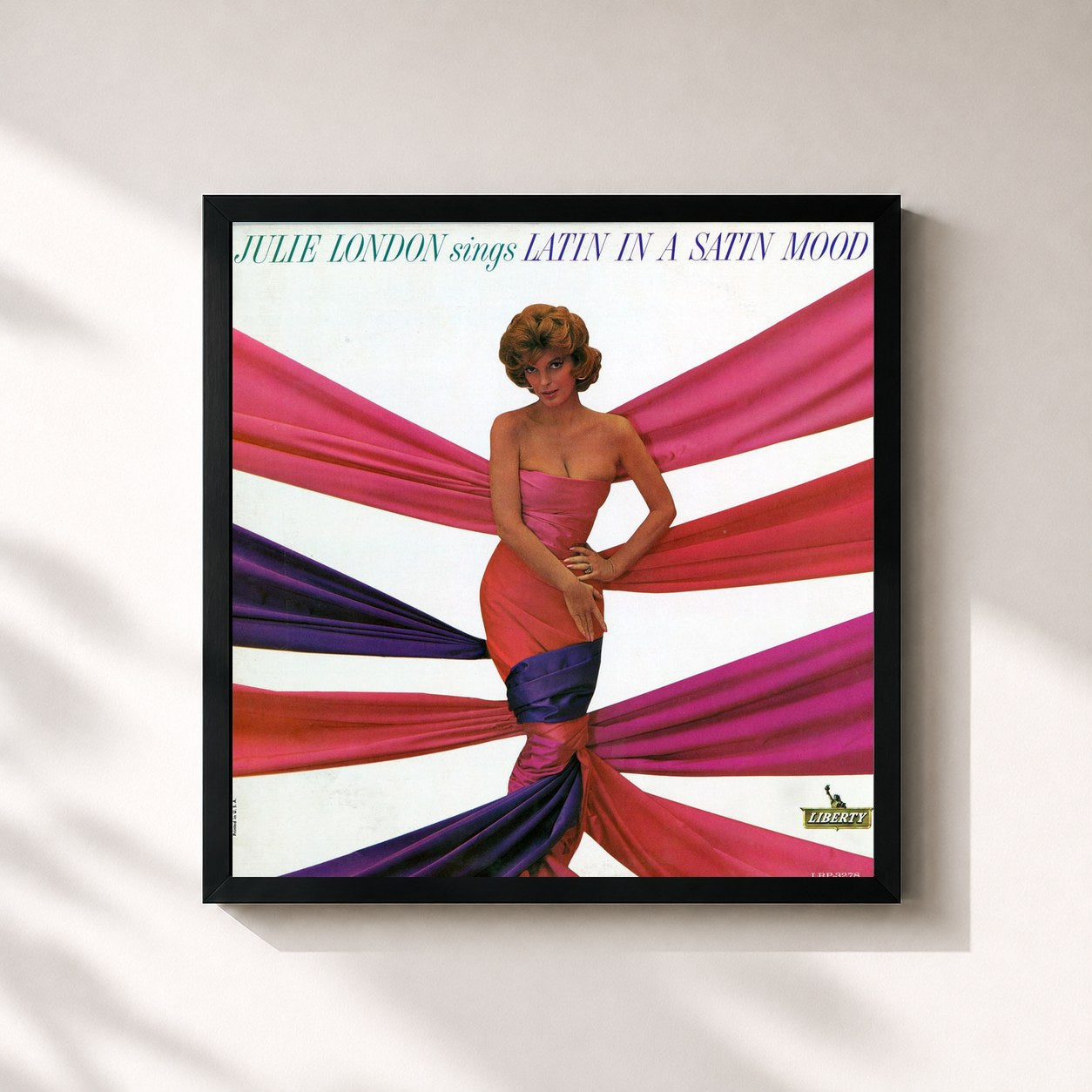 #noir Tableau carré de l'album Latin In A Satin Mood de Julie London, cadre noir 32x32 cm