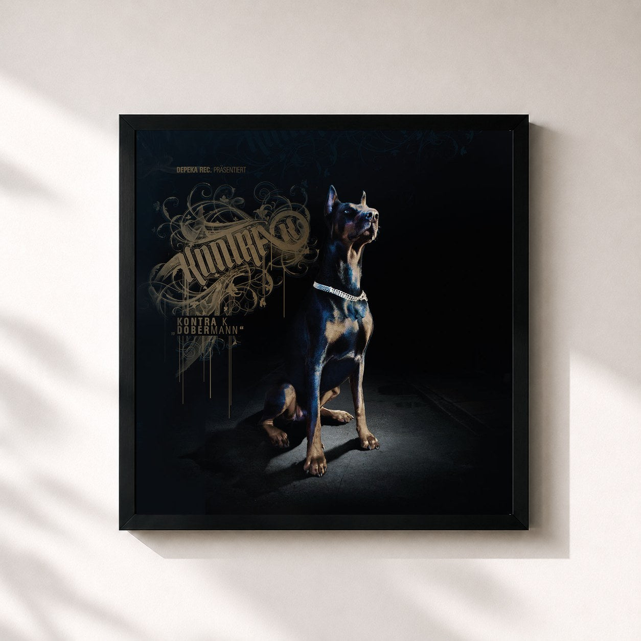 #noir Tableau carré de l'album Dobermann de Kontra K, cadre noir 32x32 cm