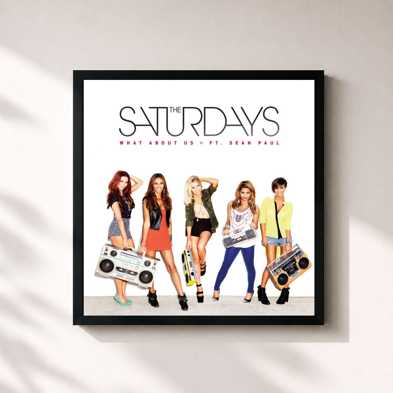 #noir Tableau carré de l'album What About Us de The Saturdays, cadre noir 32x32 cm