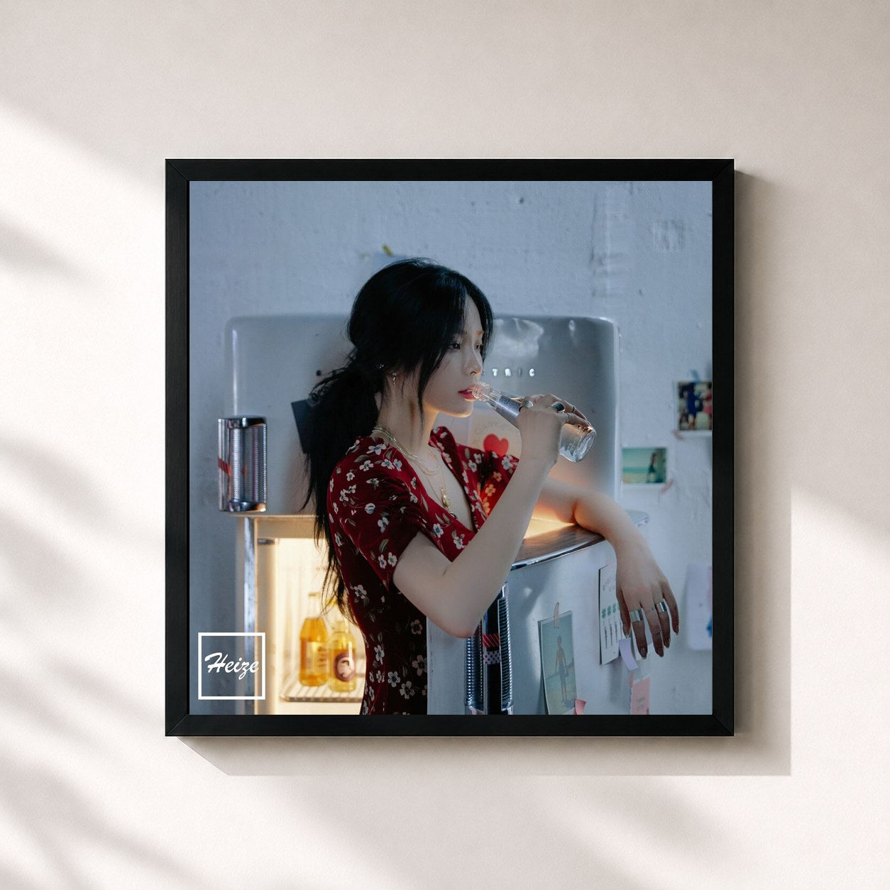 #noir Tableau carré de l'album She′s Fine de HEIZE, cadre noir 32x32 cm