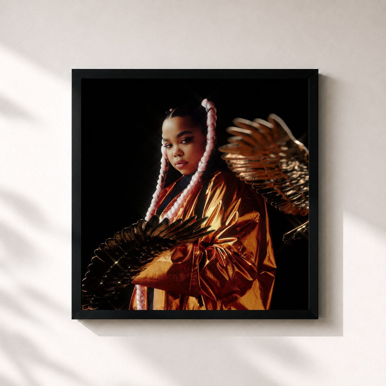 #noir Tableau carré de l'album Golden Wings de Zoe Wees, cadre noir 32x32 cm