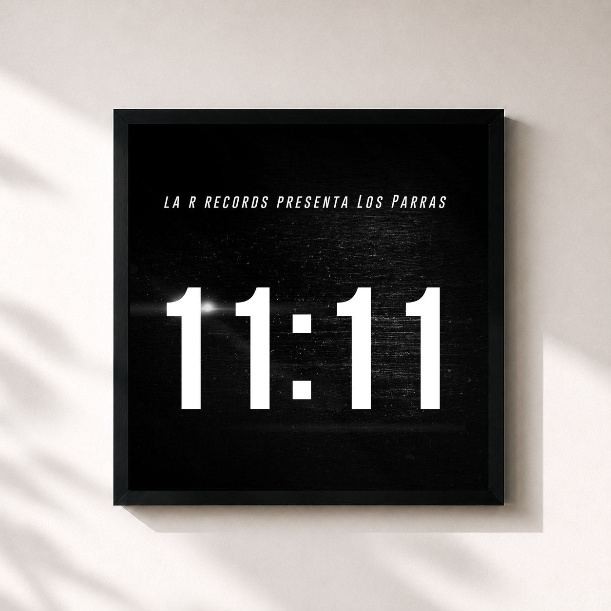 #noir Tableau carré de l'album 11:11 de Los Parras, cadre noir 32x32 cm