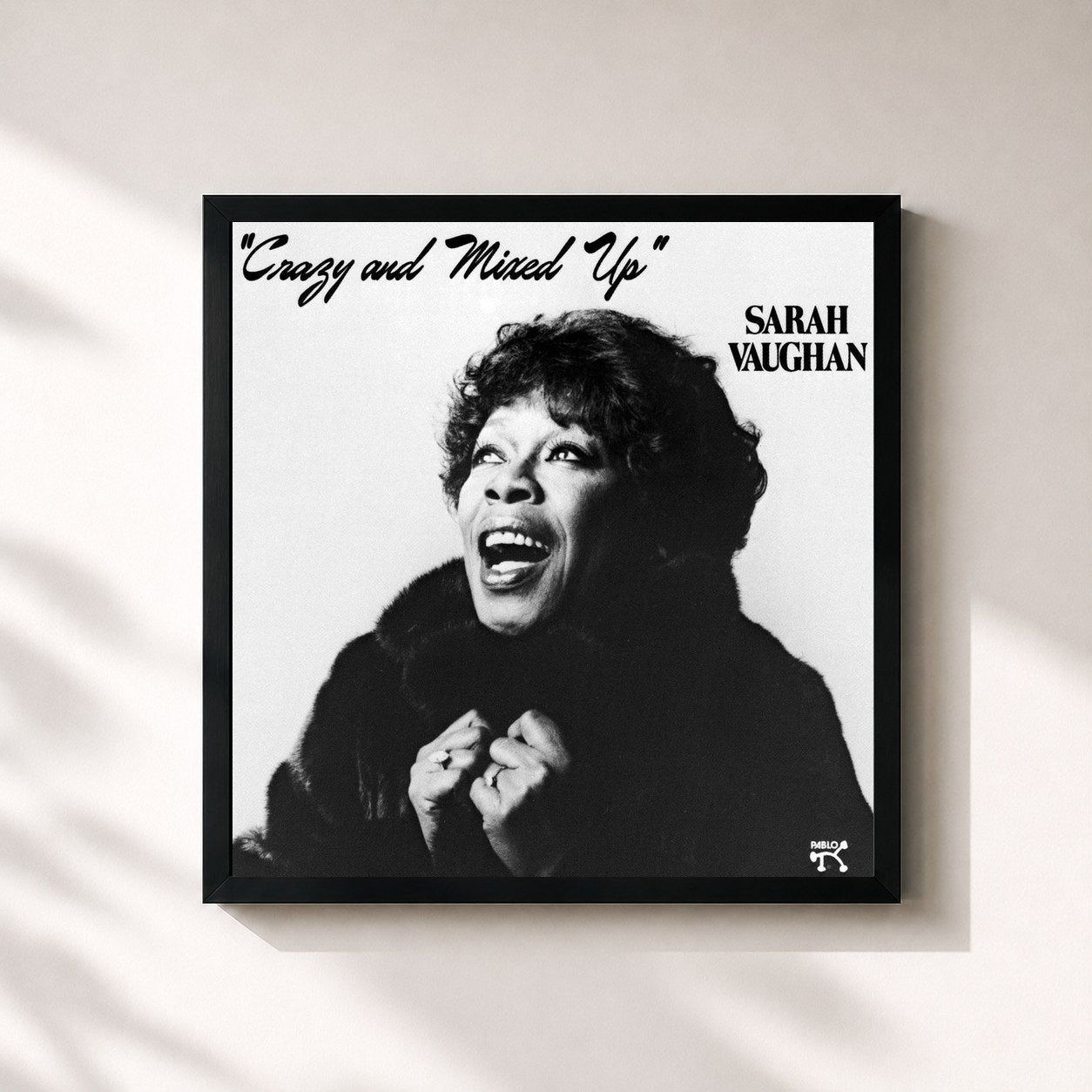 #noir Tableau carré de l'album Crazy And Mixed Up de Sarah Vaughan, cadre noir 32x32 cm