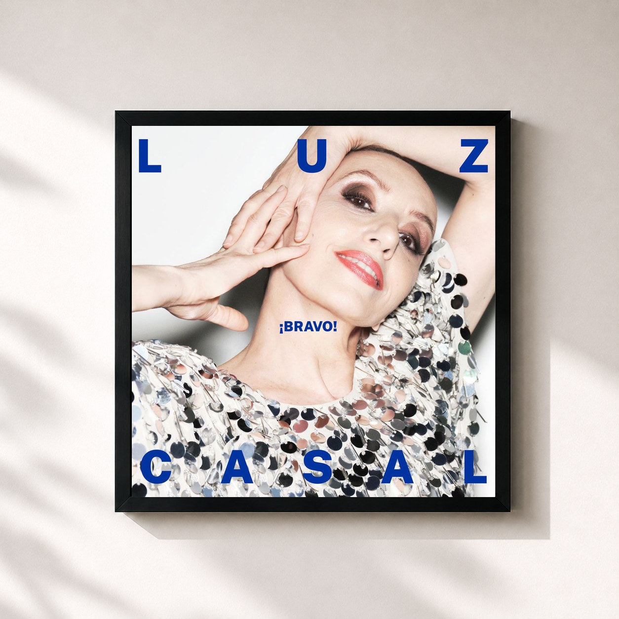#noir Tableau carré de l'album ¡Bravo! de Luz Casal, cadre noir 32x32 cm