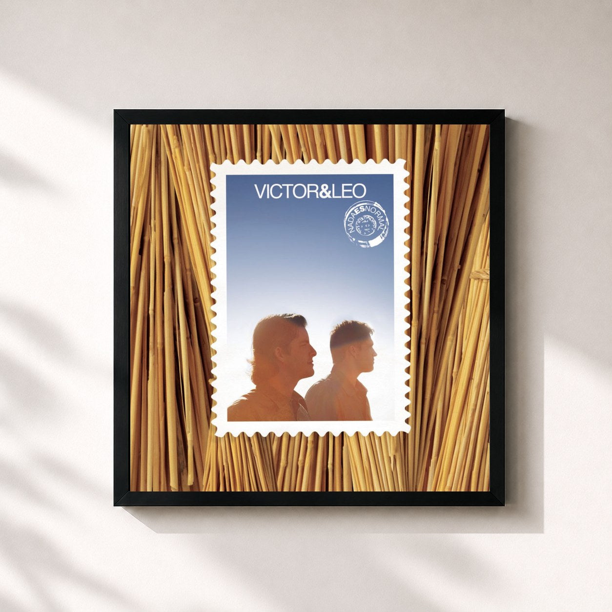 #noir Tableau carré de l'album Nada Es Normal de Victor & Leo, cadre noir 32x32 cm