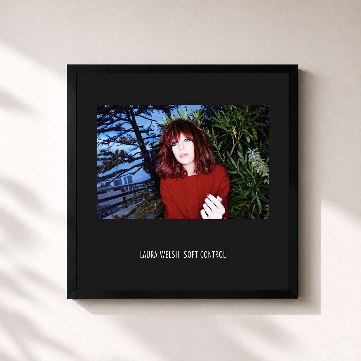 #noir Tableau carré de l'album Soft Control de Laura Welsh, cadre noir 32x32 cm