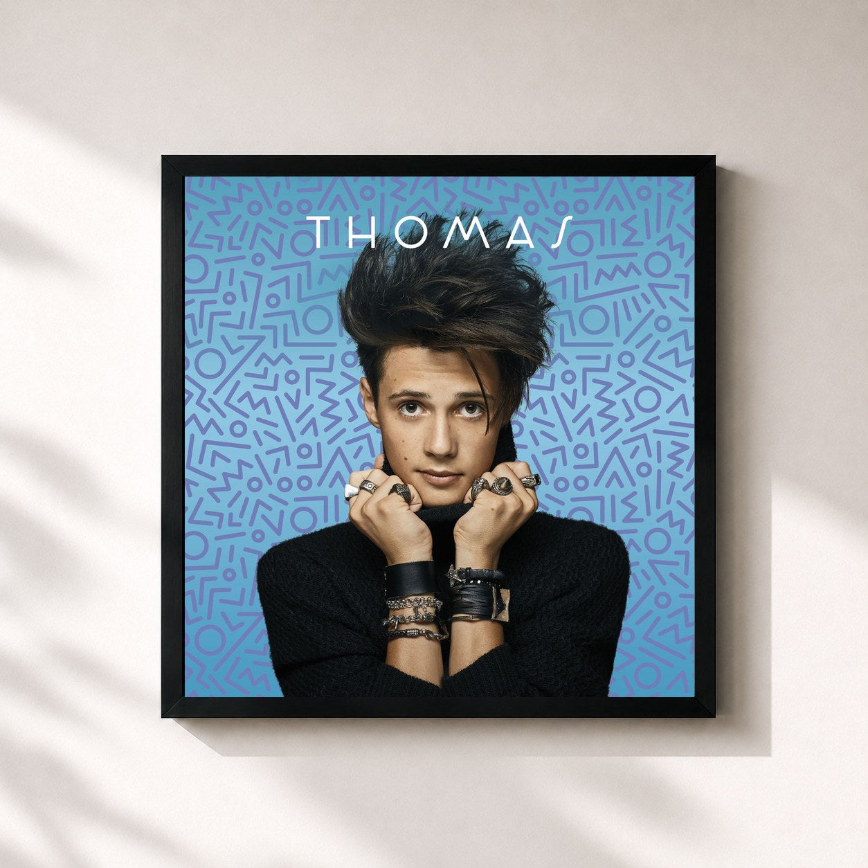 #noir Tableau carré de l'album Thomas de Thomas, cadre noir 32x32 cm