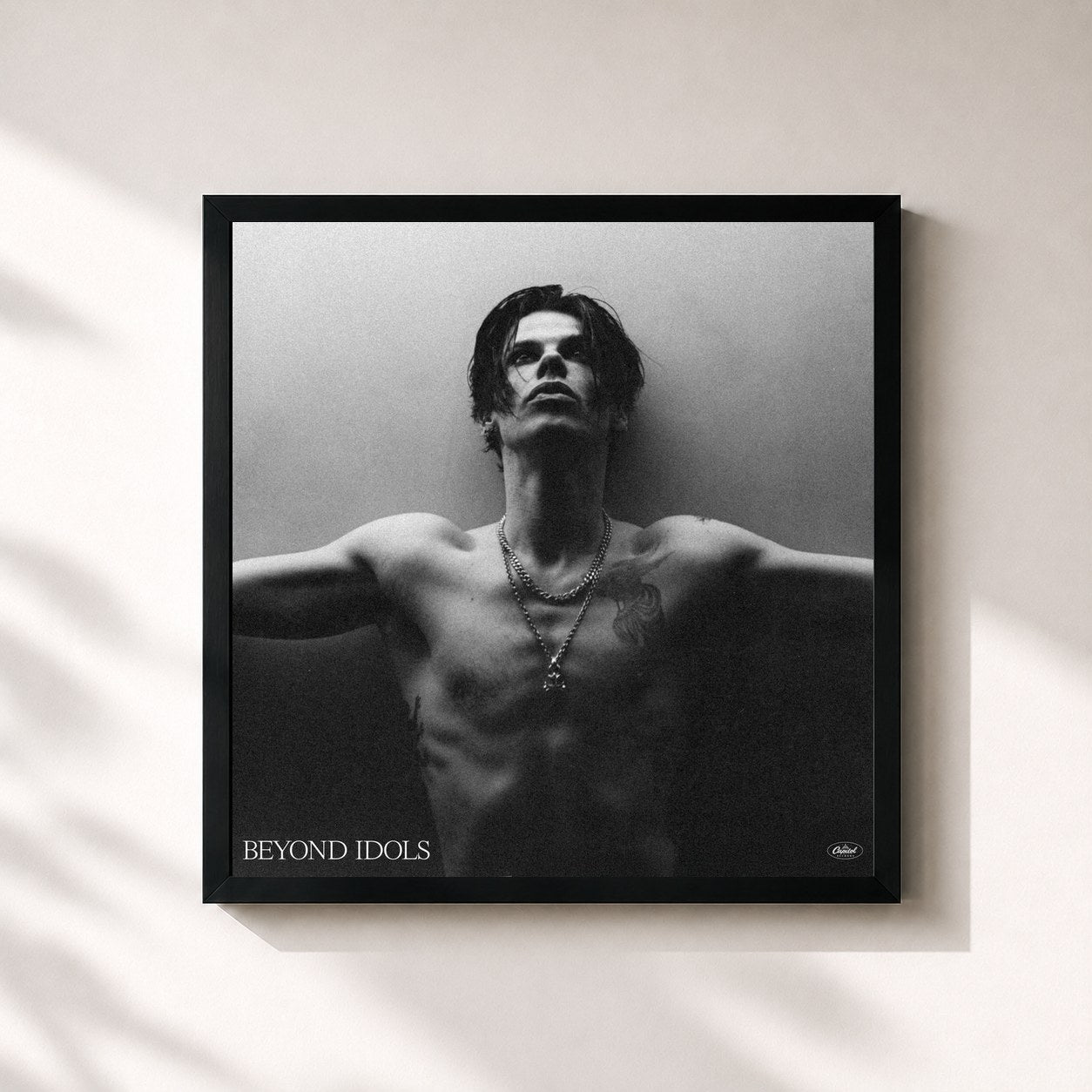 #noir Tableau carré de l'album YUNGBLUD: Beyond Idols de YUNGBLUD, cadre noir 32x32 cm