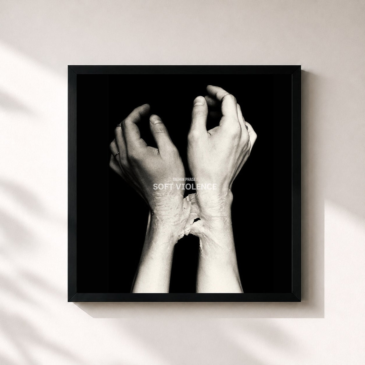 #noir Tableau carré de l'album PHASE 1 : Soft Violence de TAEMIN, cadre noir 32x32 cm