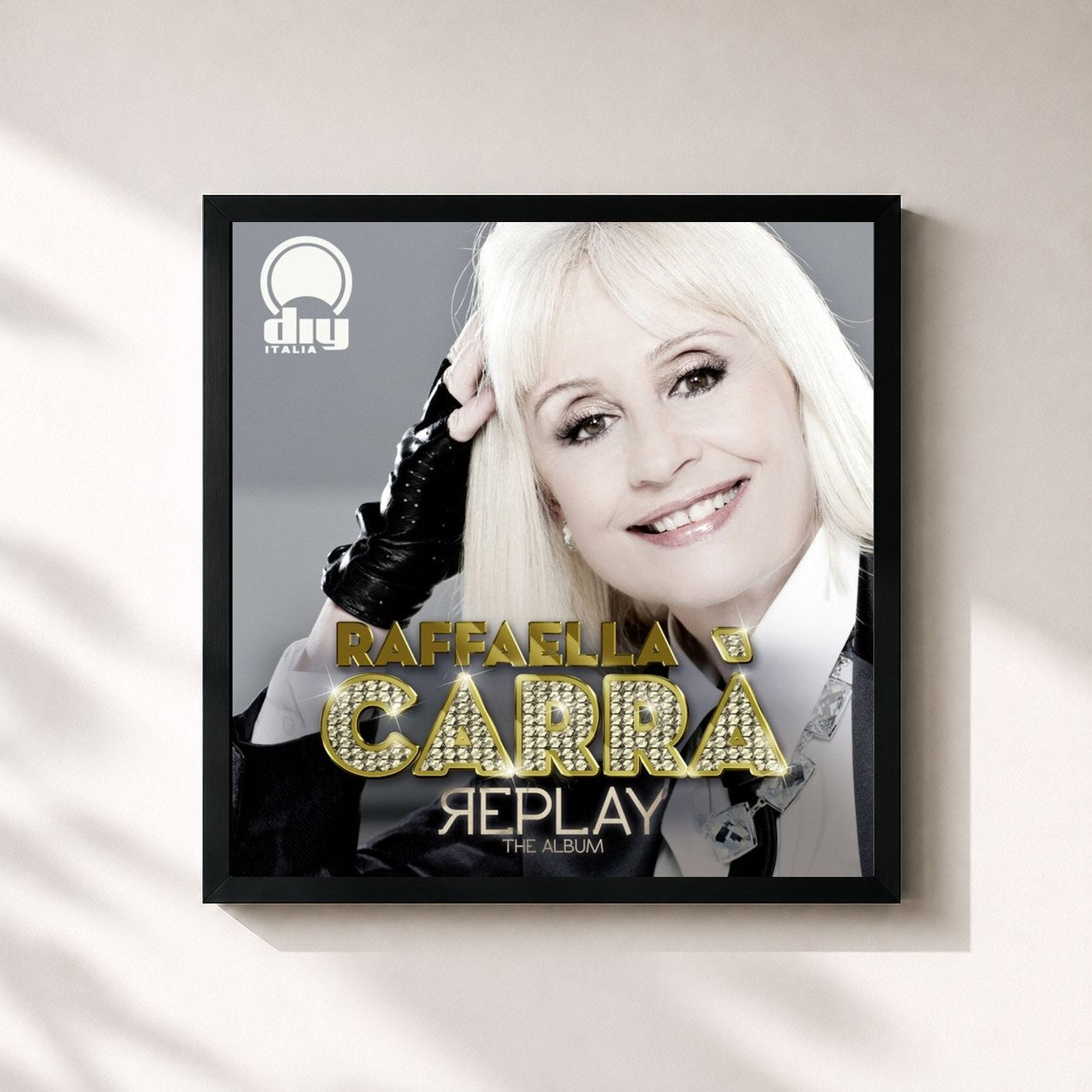 #noir Tableau carré de l'album Replay (The Album) de Raffaella Carrà, cadre noir 32x32 cm
