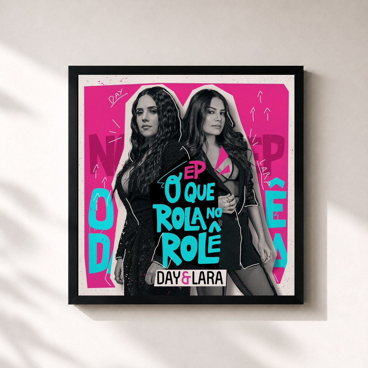 #noir Tableau carré de l'album O que Rola no Rolê (Ao vivo) de Day e Lara, cadre noir 32x32 cm