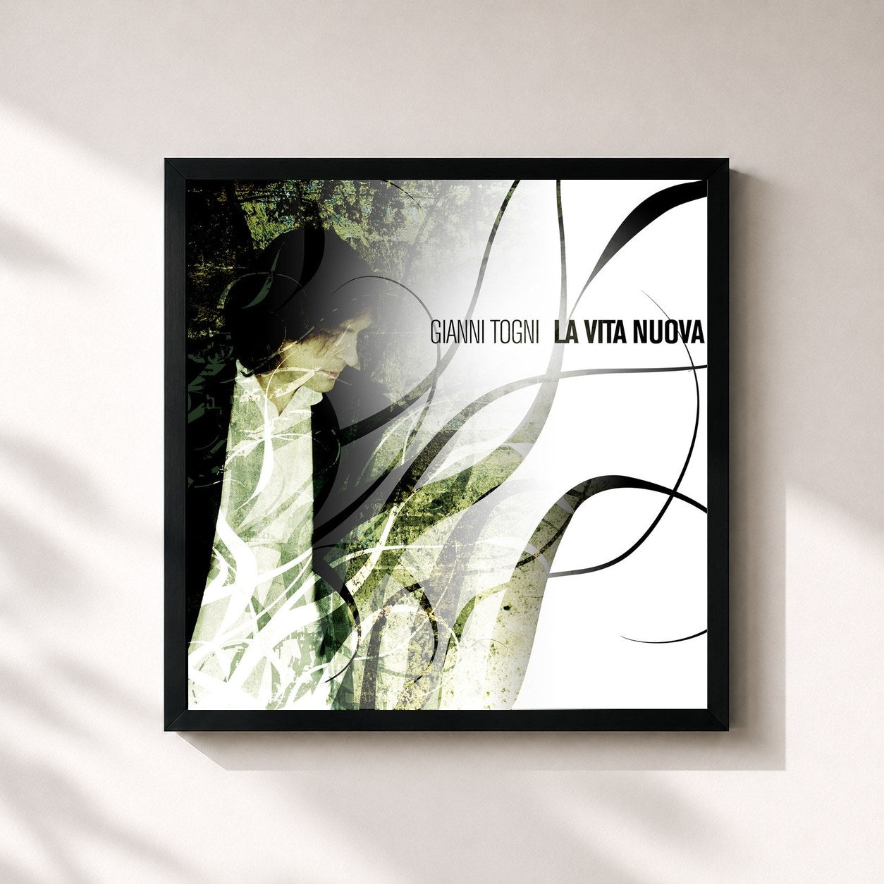 #noir Tableau carré de l'album La vita nuova (Booklet Version) de Gianni Togni, cadre noir 32x32 cm