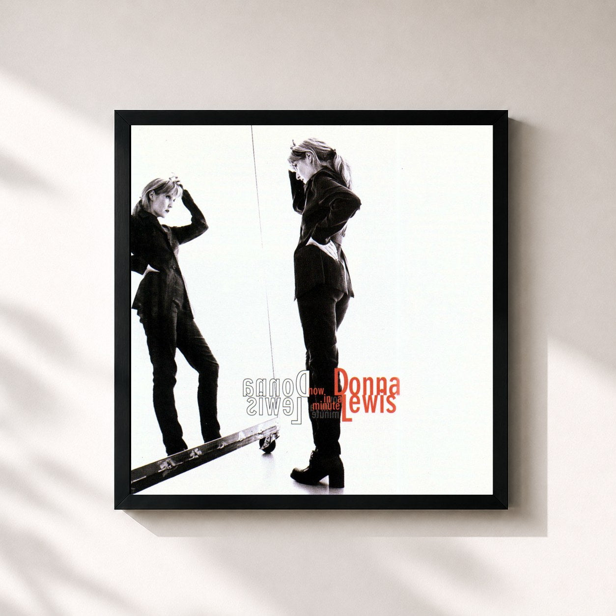 #noir Tableau carré de l'album Now in a Minute de Donna Lewis, cadre noir 32x32 cm