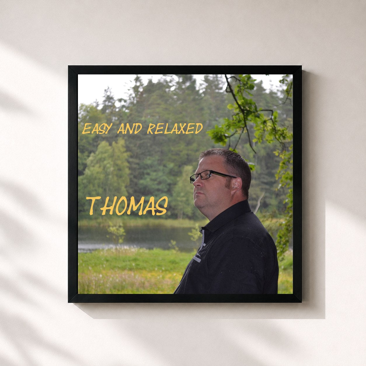 #noir Tableau carré de l'album Easy and Relaxed de Thomas, cadre noir 32x32 cm