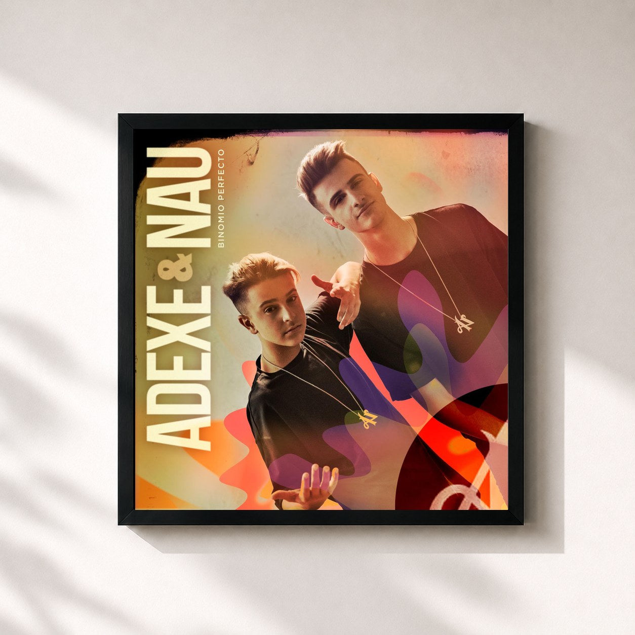 #noir Tableau carré de l'album Binomio Perfecto de Adexe & Nau, cadre noir 32x32 cm