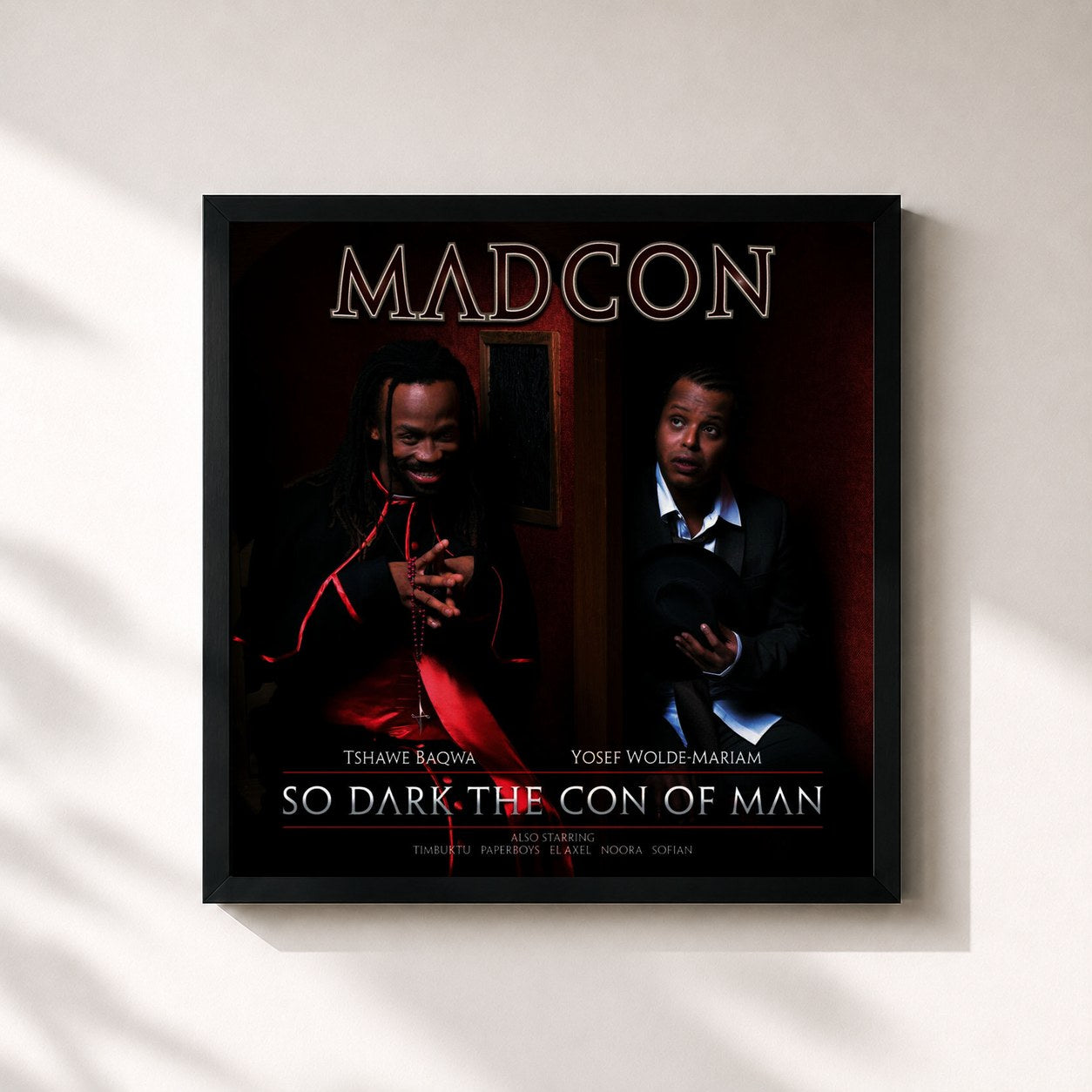 #noir Tableau carré de l'album So Dark The Con Of Man de Madcon, cadre noir 32x32 cm