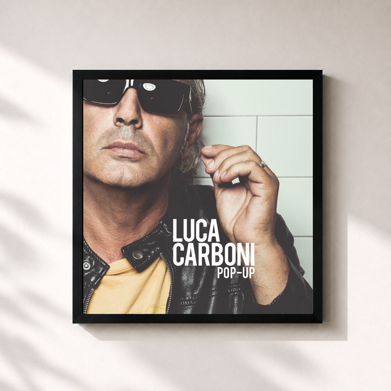 #noir Tableau carré de l'album Pop-Up de Luca Carboni, cadre noir 32x32 cm