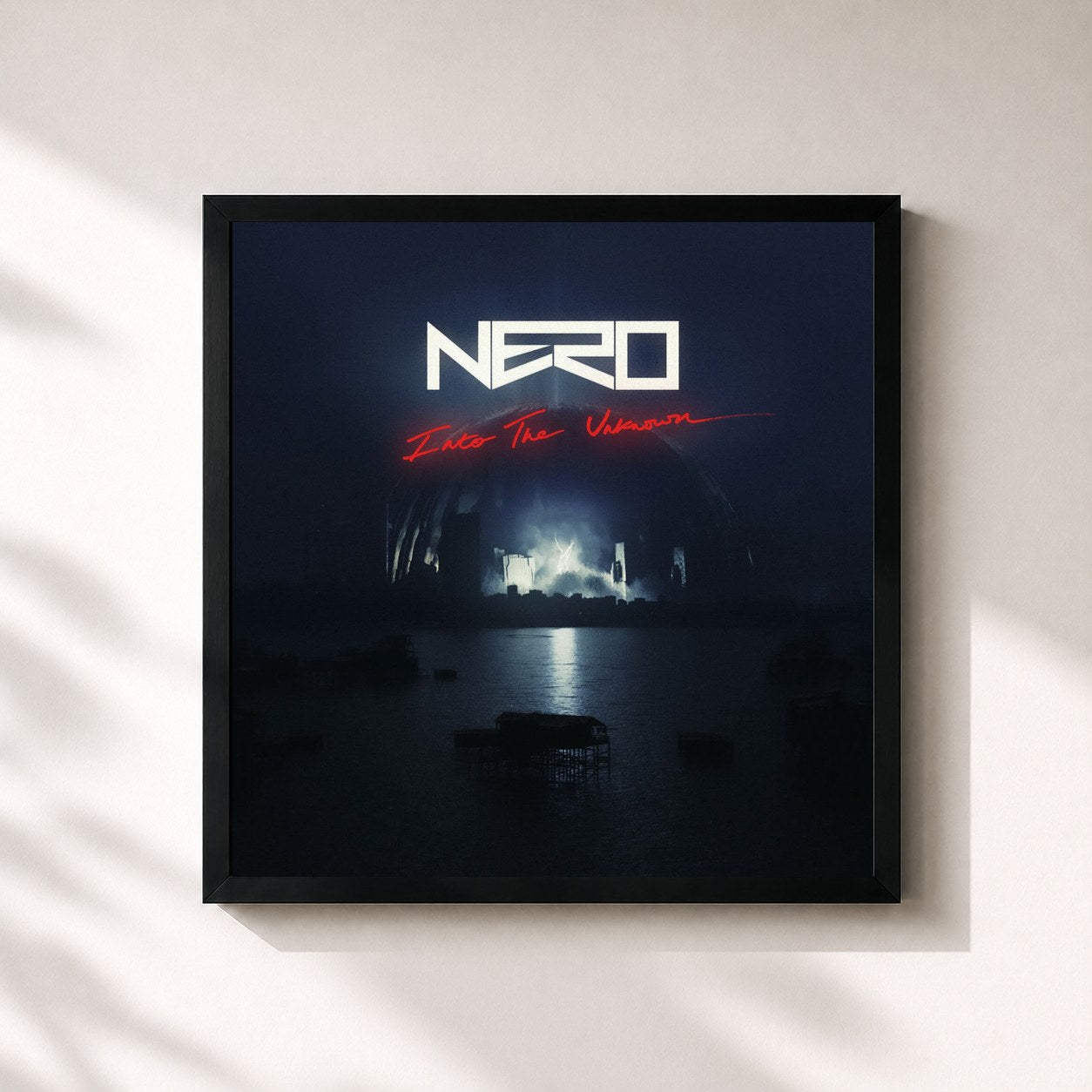 #noir Tableau carré de l'album Into the Unknown de Nero, cadre noir 32x32 cm