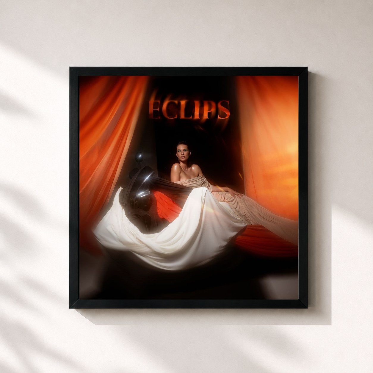 #noir Tableau carré de l'album Eclips de Maan, cadre noir 32x32 cm