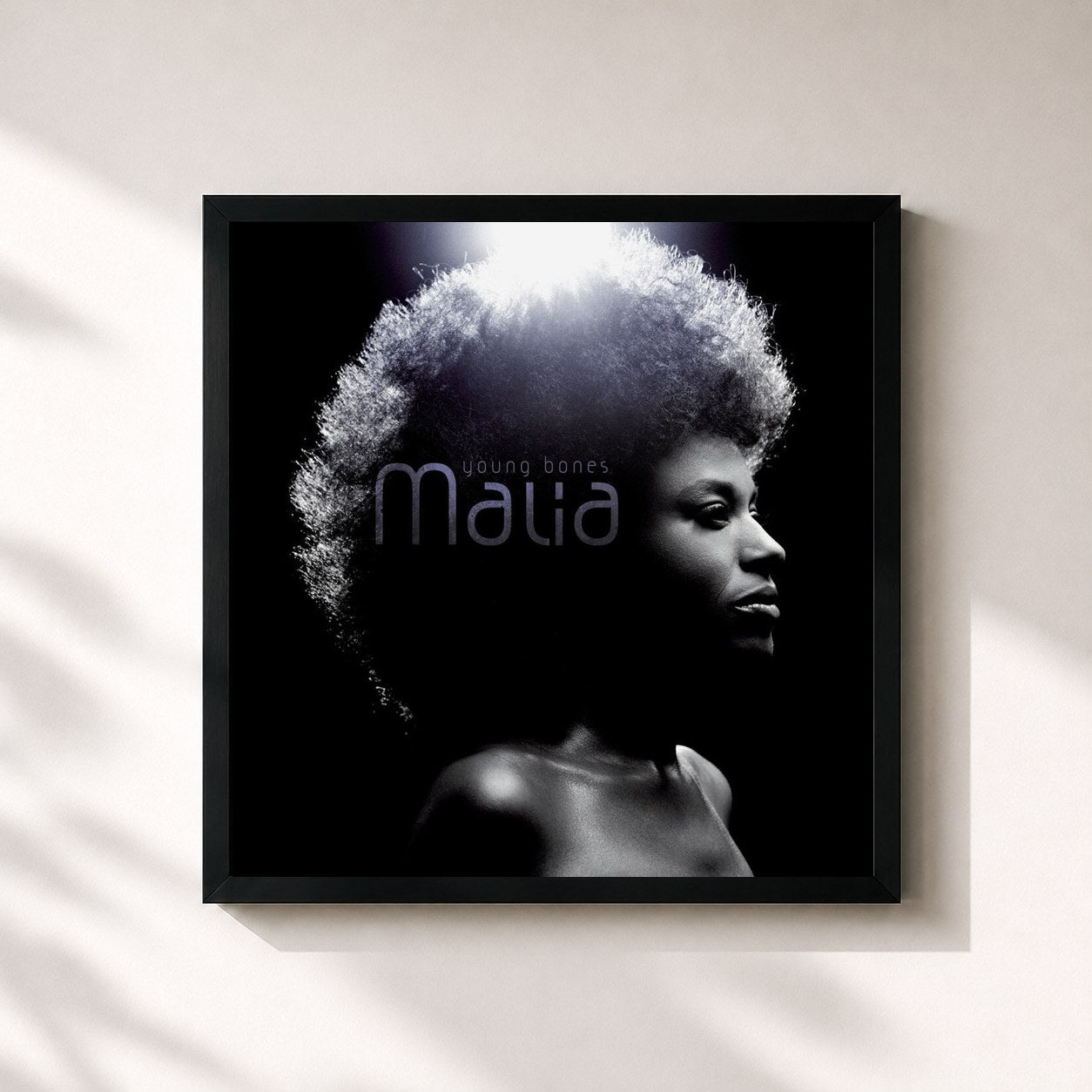 #noir Tableau carré de l'album Young Bones de Malia, cadre noir 32x32 cm
