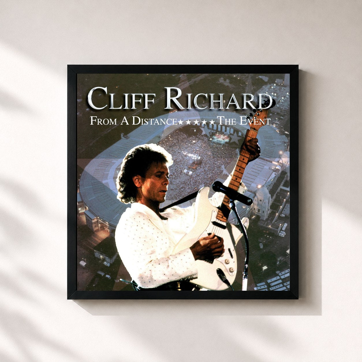 #noir Tableau carré de l'album From a Distance - The Event de Cliff Richard, cadre noir 32x32 cm