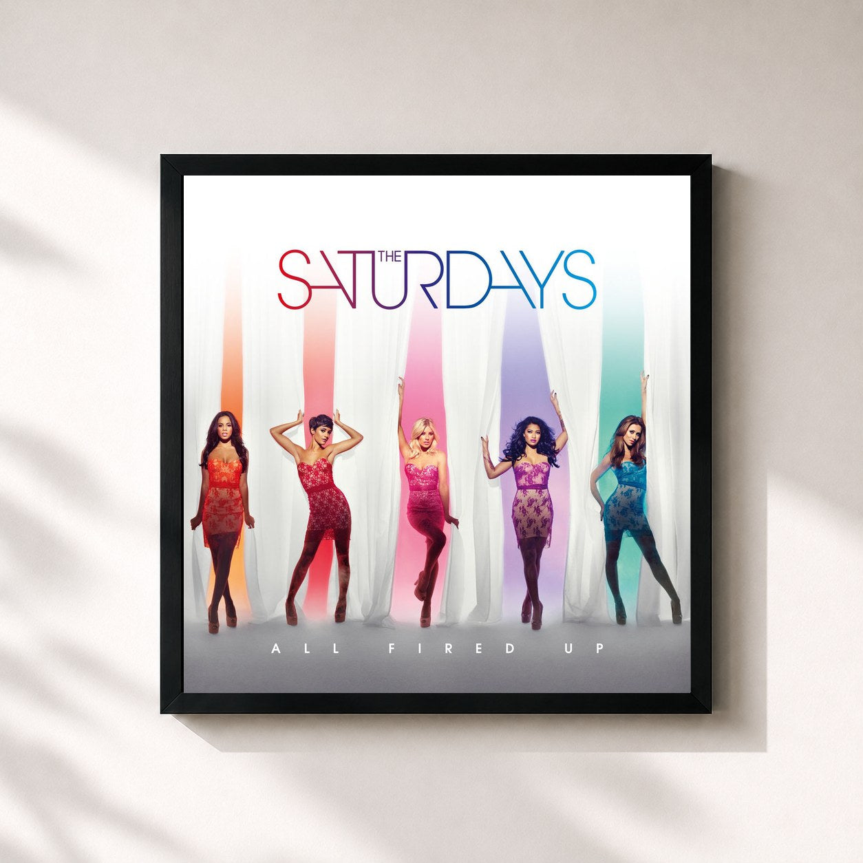 #noir Tableau carré de l'album All Fired Up de The Saturdays, cadre noir 32x32 cm