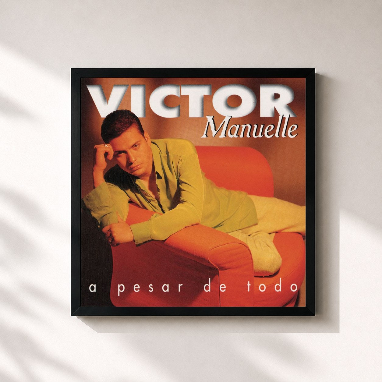 #noir Tableau carré de l'album A Pesar De Todo de Victor Manuelle, cadre noir 32x32 cm