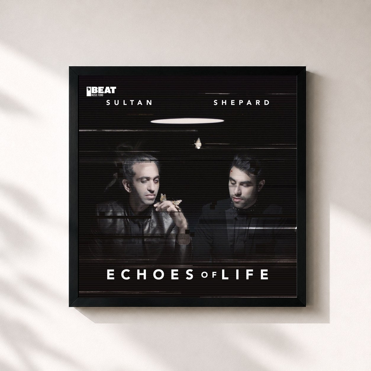 #noir Tableau carré de l'album Echoes Of Life: Day de Sultan + Shepard, cadre noir 32x32 cm