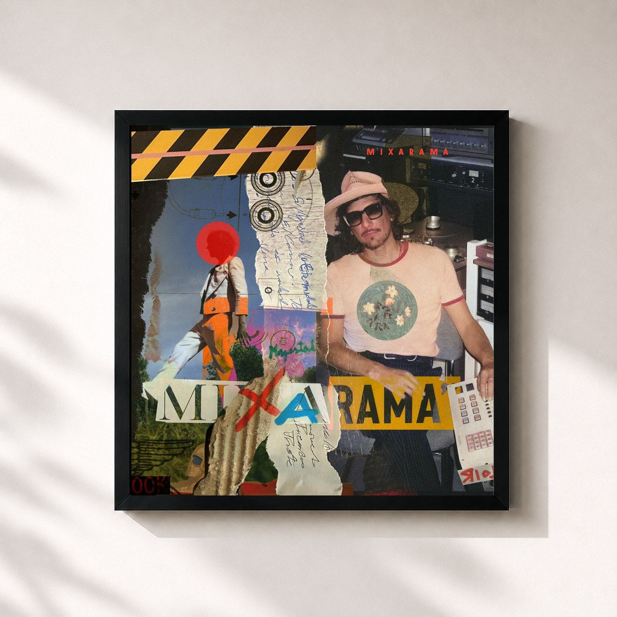 #noir Tableau carré de l'album Mixarama de León Larregui, cadre noir 32x32 cm