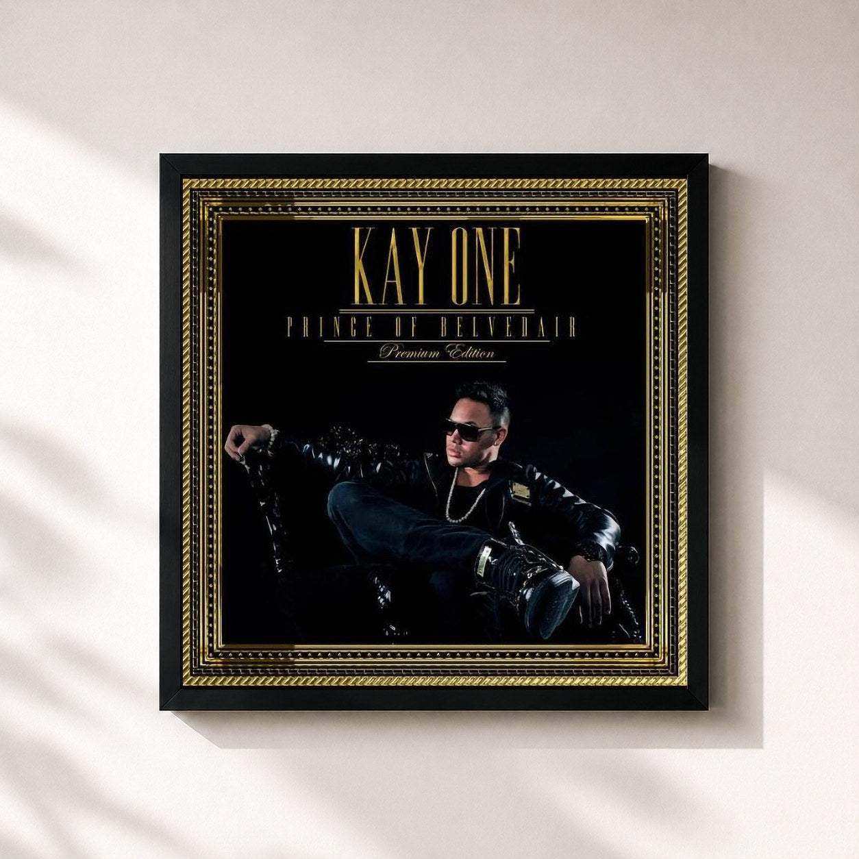 #noir Tableau carré de l'album Prince of Belvedair (Premium Edition) de Kay One, cadre noir 32x32 cm
