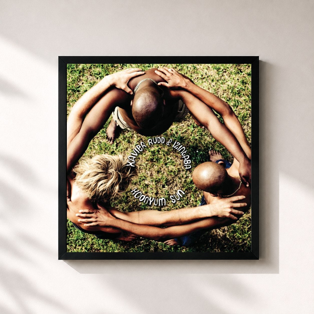#noir Tableau carré de l'album Koonyum Sun de Xavier Rudd, cadre noir 32x32 cm