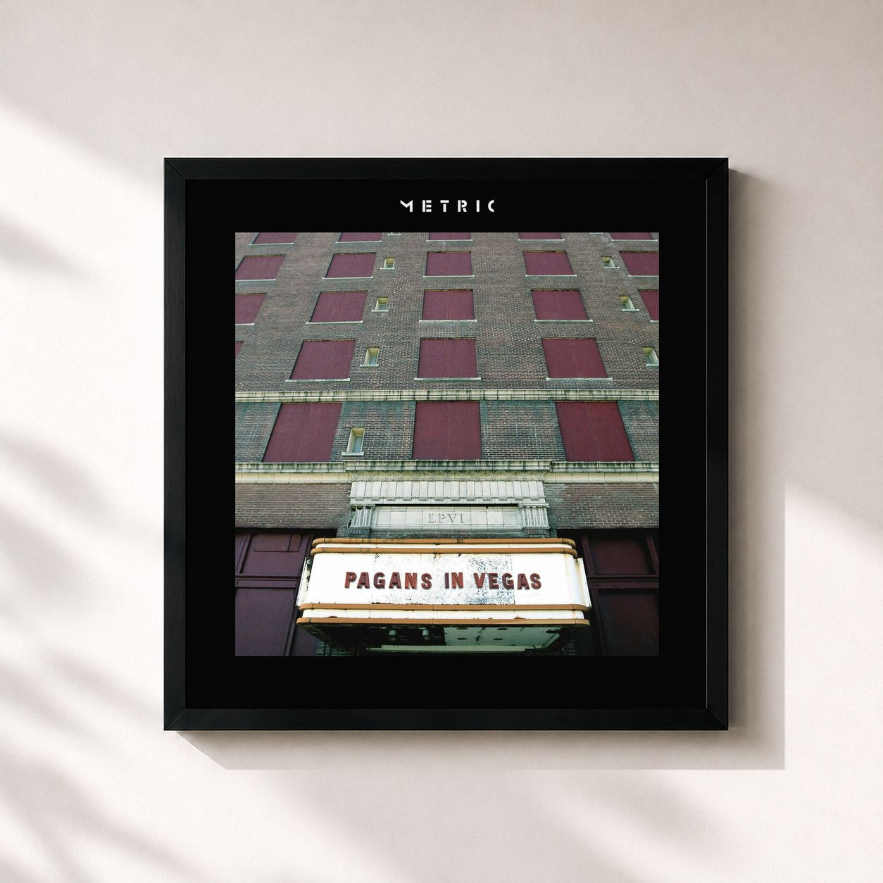 #noir Tableau carré de l'album Pagans in Vegas de Metric, cadre noir 32x32 cm