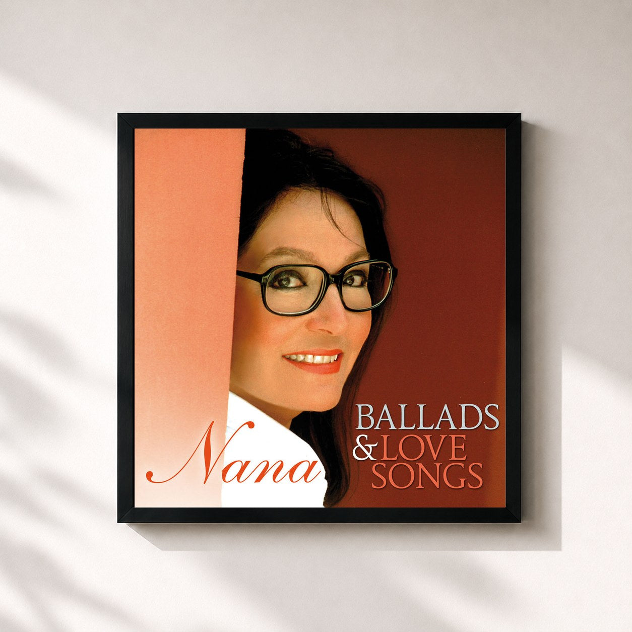 #noir Tableau carré de l'album Ballads & Love Songs de Nana Mouskouri, cadre noir 32x32 cm