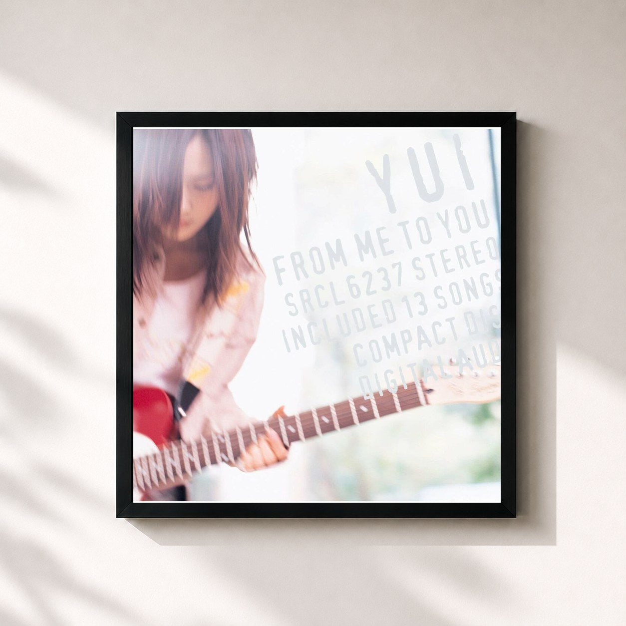 #noir Tableau carré de l'album FROM ME TO YOU de YUI, cadre noir 32x32 cm